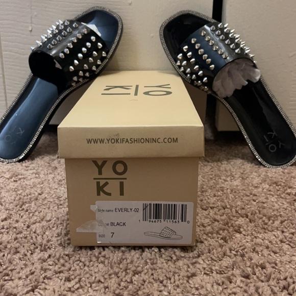 Black sandal with diamonds studs - Picture 5 of 5